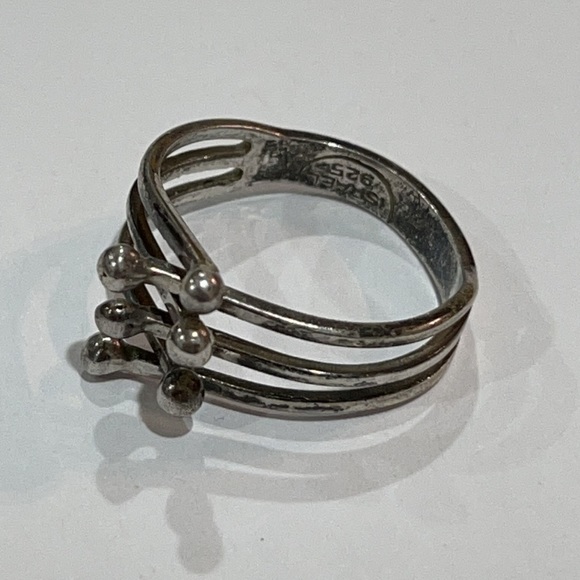 925 Sterling Silver Ring - Picture 2 of 4